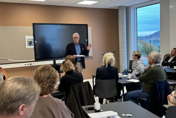 Hovedstyrets leder, Johnny Thorsen var programleder for dagen, og åpnet også seminaret.